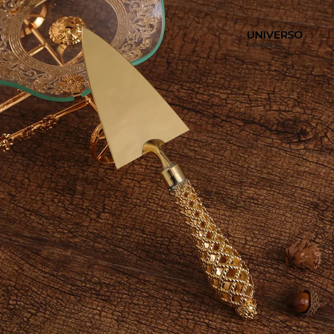 conjunto-espatula-e-faca-para-bolo-dourado3